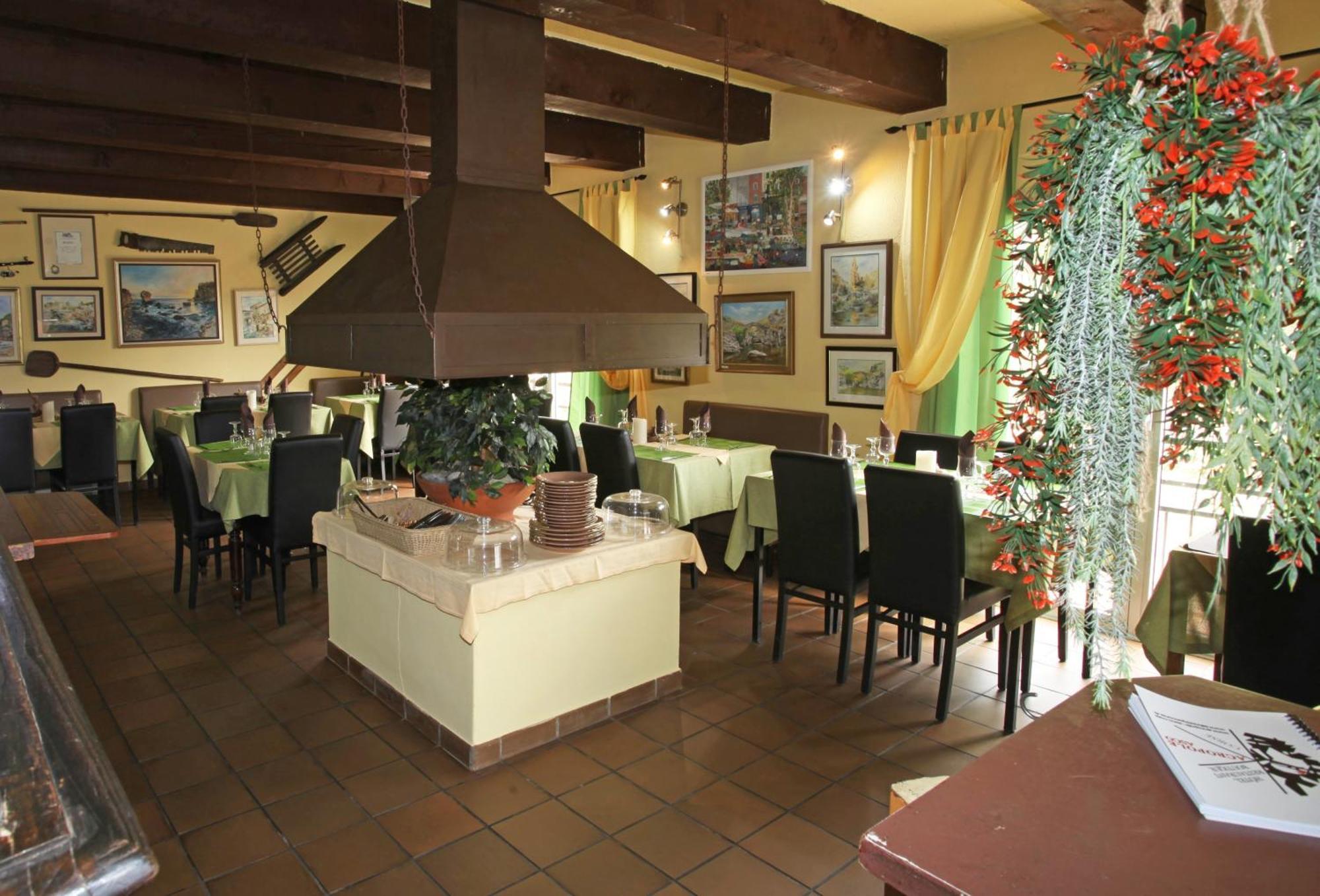 Acropole Asco Hotel Exterior photo